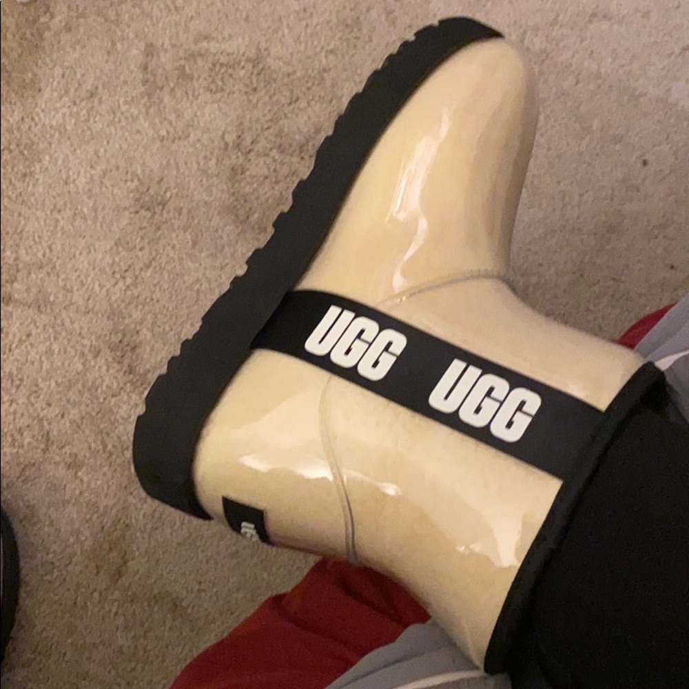 UGG BOOTS